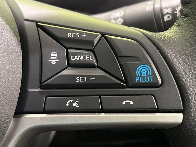 【プロパイロット】高速道路での長距離走行が楽に!!渋滞時と巡回走行のシーンで、アクセル・ブレーキ・ステアリングを自動で制御し、長距離運転の負担を軽減してくれます♪