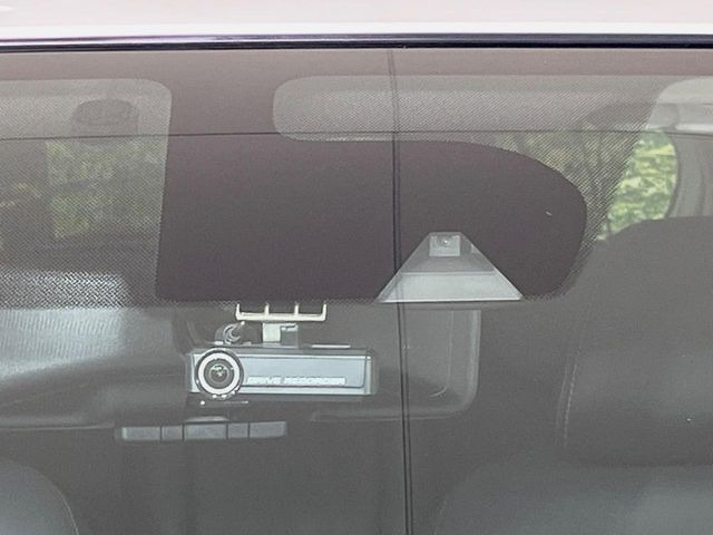 �y�C���e���W�F���g�G�}�[�W�F���V�[�u���[�L�z�t�����g�J�����őO���̎ԗ�����s�҂����m�B�Փ˂������Ȏ��͏Փ˔�Q�y���u���[�L���쓮�A�Փˉ�����T�|�[�g�B�����S�Ƀh���C�u�����y���݂��������܂��B