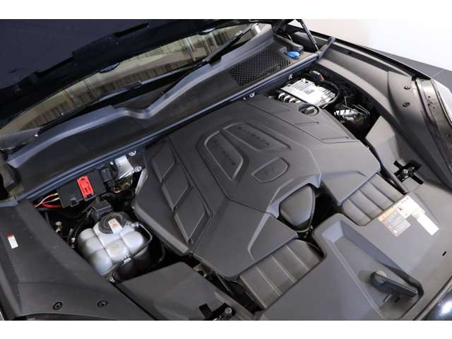 3.0L V�^6�C��DOHC�^�[�{�A353ps/51.0kgm�A�S��&times;�S��&times;�S��mm 4930&times;1983&times;1678mm�A�ԗ��d�� 2160kg