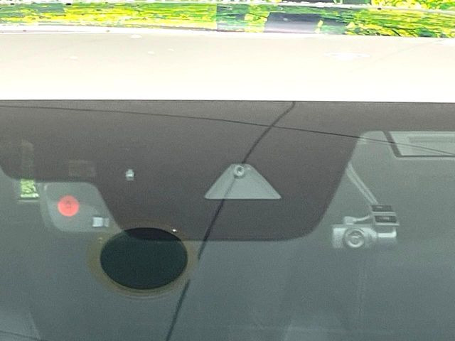 �y�X�}�[�g�u���[�L�T�|�[�g�z���s���ɑO���̎ԗ�����F�����A�Փ˂������Ȏ��͌x��ƃu���[�L�ŏՓˉ���Ɣ�Q�y�����A�V�X�g�B�����S�Ƀh���C�u�����y���݂��������܂��B