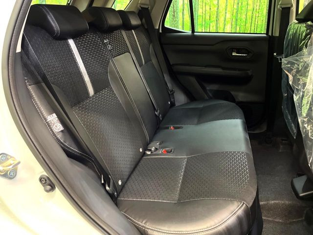 ���i���ȃI���W�i���t���A�}�b�g���I�v�V�����ɂĂ��p�ӂ��Ă���܂��B���D���ȃf�U�C����J���[�����Ԃɍ��킹�đI��ł����������Ƃ��ł��܂���