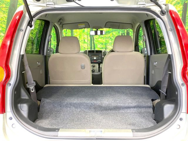 ���i�̂���������ʋ΁A���}���ɏ\���ȉ׎��X�y�[�X���m�ۂ��Ă���܂��B�Z�J���h�V�[�g��|���ƁA�傫�ȉו��̐ύڂ��\�ł���