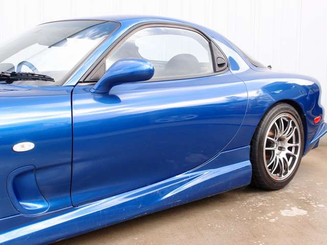 �ŏI6�^���f����RX-7������!�C�����������󏭉��l�̍������f���ƂȂ�A�O���F�͐l�C�̃C�m�Z���g�u���[�O���F�B�ԍ����AENKEI��GTC01 17AW�A�`�{�}�t���[�ȂǏ[�����������̈��