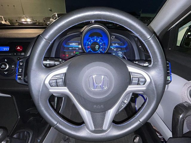 �y�����v�����X�e�A�����O�z�㎿�Ȋv���g�p���邱�ƂŁA��ɂ����������݂ƂĂ��^�]���₷���n���h���ł���