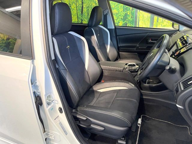 運転席シート廻りは使用感も少なく、良好な状態となっています。前オーナー様が丁寧に使っていたことがよくわかりますね。