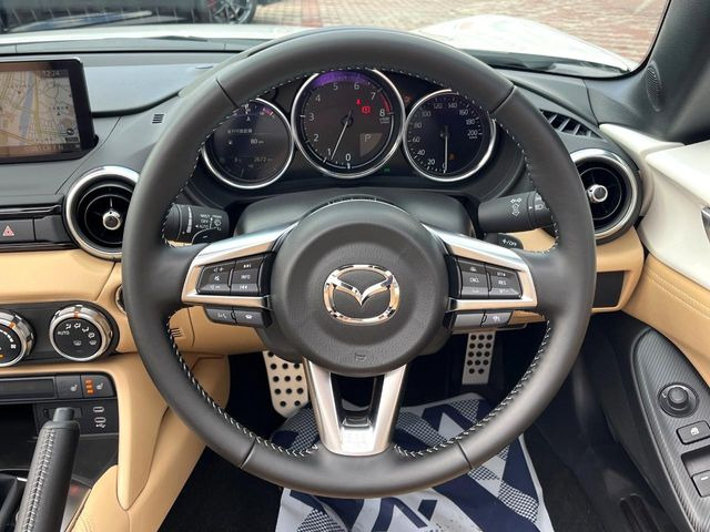 �y�����v�����X�e�A�����O�z�㎿�Ȋv���g�p���邱�ƂŁA��ɂ����������݂ƂĂ��^�]���₷���n���h���ł���