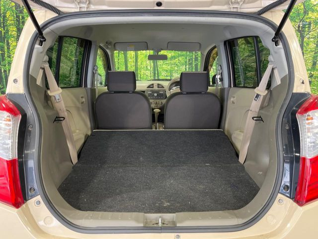 ���i�̂���������ʋ΁A���}���ɏ\���ȉ׎��X�y�[�X���m�ۂ��Ă���܂��B�Z�J���h�V�[�g��|���ƁA�傫�ȉו��̐ύڂ��\�ł���