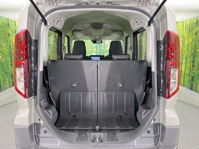 ���i�̂���������ʋ΁A���}���ɏ\���ȉ׎��X�y�[�X���m�ۂ��Ă���܂��B�Z�J���h�V�[�g��|���ƁA�傫�ȉו��̐ύڂ��\�ł���