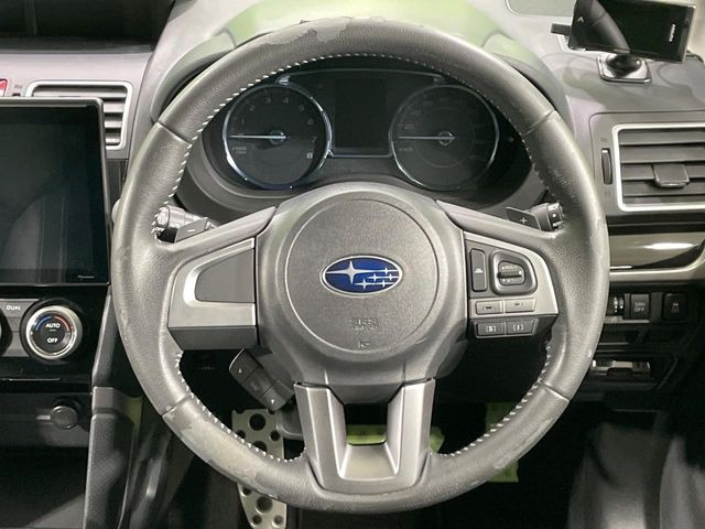 �y�����v�����X�e�A�����O�z�㎿�Ȋv���g�p���邱�ƂŁA��ɂ����������݂ƂĂ��^�]���₷���n���h���ł���