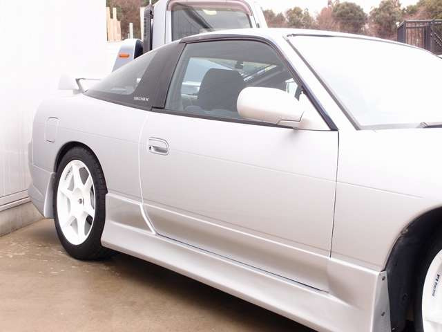 �l�C��180SX�J�X�^���ԗ��̓���!GP�X�|�[�c���t���G�A����TEIN�ԍ����AP1���[�V���O17AW�Ȃǂ̍��z�p�[�c�ɃX�g���[�_SD�n�f�W�i�r�A�o�b�N�J�����A�O��h�����R�����ς݁B�󏭉��l�̍������