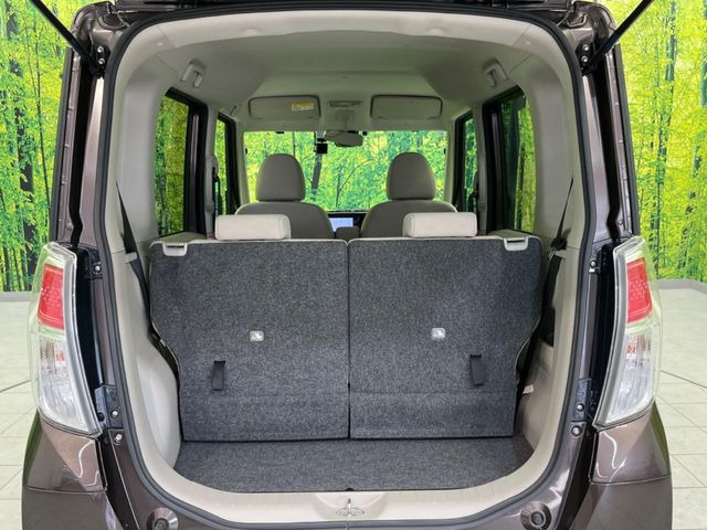 ���i�̂���������ʋ΁A���}���ɏ\���ȉ׎��X�y�[�X���m�ۂ��Ă���܂��B�Z�J���h�V�[�g��|���ƁA�傫�ȉו��̐ύڂ��\�ł���