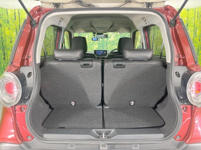 ���i�̂���������ʋ΁A���}���ɏ\���ȉ׎��X�y�[�X���m�ۂ��Ă���܂��B�Z�J���h�V�[�g��|���ƁA�傫�ȉו��̐ύڂ��\�ł���