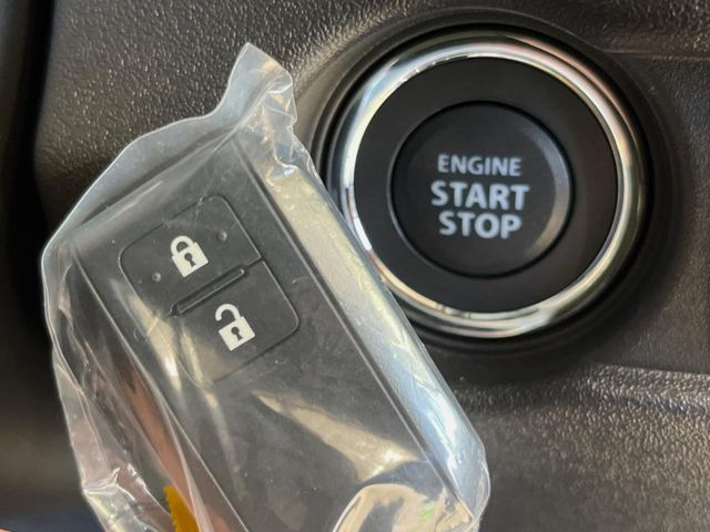 �y�L�[���X�X�^�[�g�V�X�e���z�J�o����|�P�b�g�ɓ��ꂽ�܂܂ł��h�A�̎{���E�������\�ȃX�}�[�g�L�[�𑕔��B�G���W���̃I���E�I�t�����J�M�����o���K�v����������Ƃ��Ă��֗��ł���