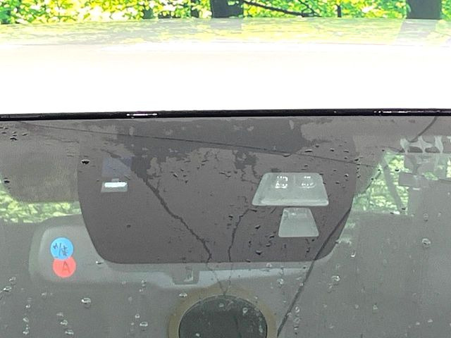 �y�X�}�[�g�u���[�L�T�|�[�g�z���s���ɑO���̎ԗ�����F�����A�Փ˂������Ȏ��͌x��ƃu���[�L�ŏՓˉ���Ɣ�Q�y�����A�V�X�g�B�����S�Ƀh���C�u�����y���݂��������܂��B