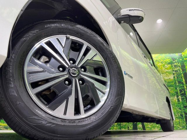 �y����15�C���`�A���~�z�C�[���z�O�ςɃ}�b�`���������A���~�z�C�[���𑕒����Ă���܂��B�e��ЊO�A���~�z�C�[����A�X�^�b�h���X�^�C�����戵�����Ă���܂��B���񂲑��k����������