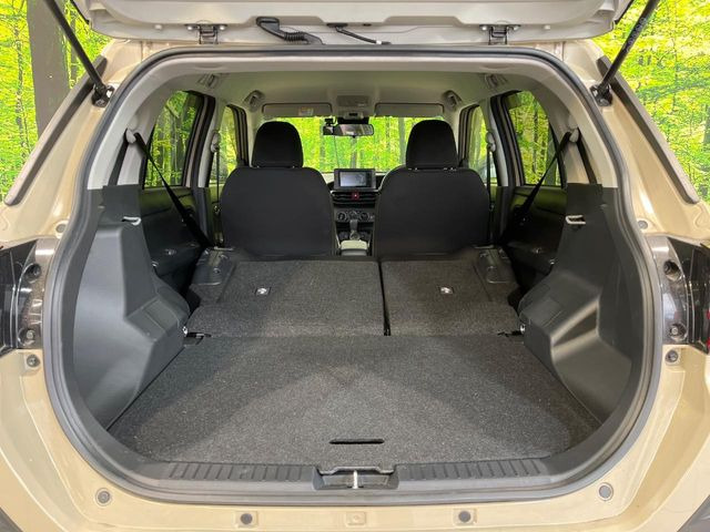 ���i�̂���������ʋ΁A���}���ɏ\���ȉ׎��X�y�[�X���m�ۂ��Ă���܂��B�Z�J���h�V�[�g��|���ƁA�傫�ȉו��̐ύڂ��\�ł���