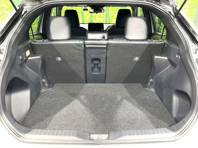 ���i�̂���������ʋ΁A���}���ɏ\���ȉ׎��X�y�[�X���m�ۂ��Ă���܂��B�Z�J���h�V�[�g��|���ƁA�傫�ȉו��̐ύڂ��\�ł���