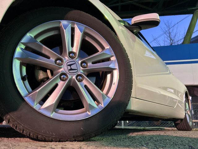 �y����16�C���`�A���~�z�C�[���z�O�ςɃ}�b�`���������A���~�z�C�[���𑕒����Ă���܂��B�e��ЊO�A���~�z�C�[����A�X�^�b�h���X�^�C�����戵�����Ă���܂��B���񂲑��k����������