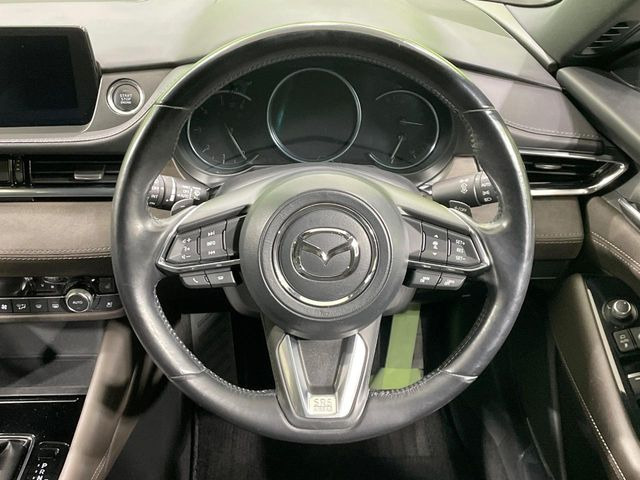 �y�����v�����X�e�A�����O�z�㎿�Ȋv���g�p���邱�ƂŁA��ɂ����������݂ƂĂ��^�]���₷���n���h���ł���