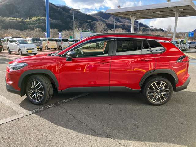 �G�N�X�e���A�́A�u�A�[�o���E�A�N�e�B�u�v���f�U�C���R���Z�v�g�Ƃ��āASUV�炵���_�C�i�~�b�N�Ő������ꂽ�G�N�X�e���A�f�U�C�����̗p!