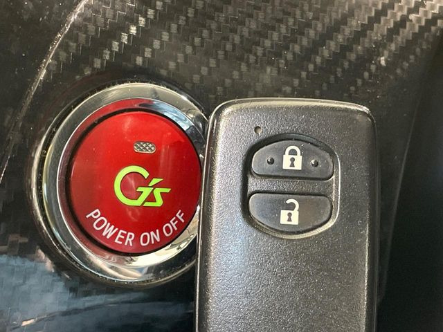 �y�X�}�[�g�L�[�z�J�o����|�P�b�g�ɓ��ꂽ�܂܂ł��h�A�̎{���E�������\�ȃX�}�[�g�L�[�𑕔��B�G���W���̃I���E�I�t�����J�M�����o���K�v����������Ƃ��Ă��֗��ł���