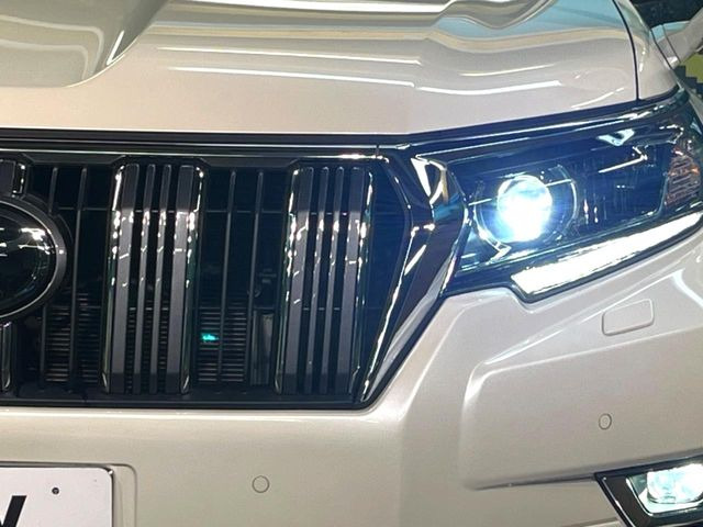 �yLED�w�b�h���C�g�z���V����ԑ��s�����ǍD�Ȏ��E���m�ۂ����S���ĉ^�]�ł��鍂�P�xLED�w�b�h���C�g�𑕔�!�_�����x�������A����d�͂��}�����Ă��܂��B