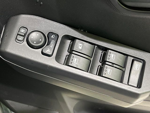 �y�d���i�[�~���[�z�T�C�h�~���[�͓d���i�[���ƂȂ��Ă���A�������ԏ�ł��L�Y�������X�N��}�����܂��B