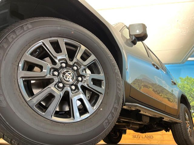 �y���������C���`�A���~�z�C�[���z�O�ςɃ}�b�`���������A���~�z�C�[���𑕒����Ă���܂��B�e��ЊO�A���~�z�C�[����A�X�^�b�h���X�^�C�����戵�����Ă���܂��B���񂲑��k����������