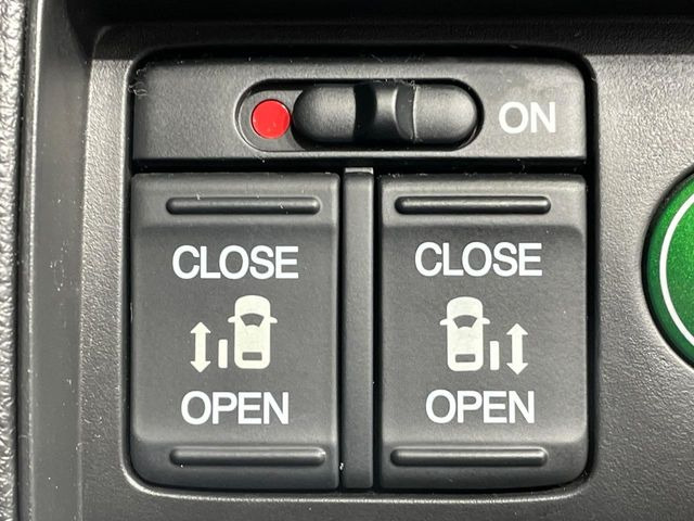 �y�����p���[�X���C�h�h�A�z�X�}�[�g�L�[��^�]�Ȃ̃X�C�b�`�Ō�ȗ����X���C�h�h�A�̊J���\���d��������͂����ăh�A���J����K�v�������A�����Ȃ��q�l�ł��ȒP�ɊJ���߂ł����K�ł���