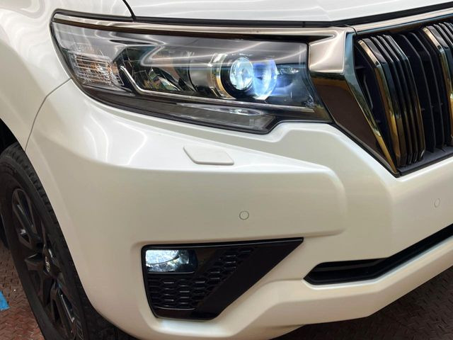 �yLED�w�b�h���C�g�z���V����ԑ��s�����ǍD�Ȏ��E���m�ۂ����S���ĉ^�]�ł��鍂�P�xLED�w�b�h���C�g�𑕔�!�_�����x�������A����d�͂��}�����Ă��܂��B