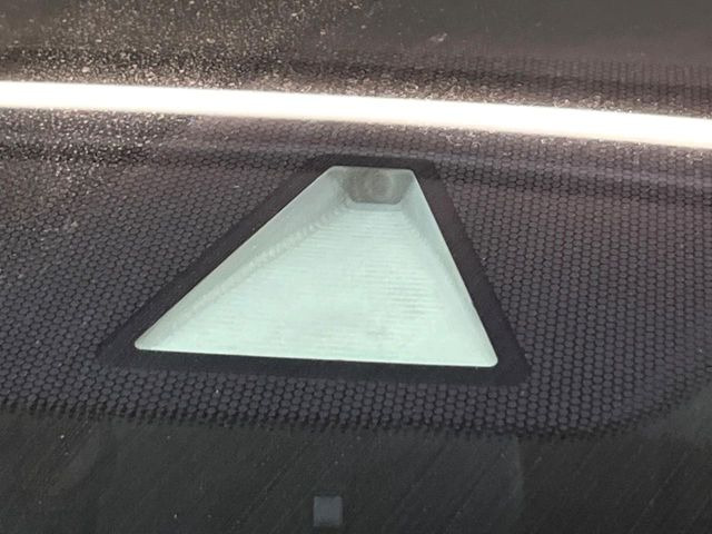 �y�z���_�Z���V���O�z���s���ɑO���̎ԗ�����F�����A�Փ˂������Ȏ��͌x��ƃu���[�L�ŏՓˉ���Ɣ�Q�y�����A�V�X�g�B�����S�Ƀh���C�u�����y���݂��������܂��B