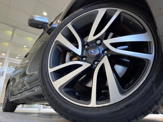 �y����18�C���`�A���~�z�C�[���z�O�ςɃ}�b�`���������A���~�z�C�[���𑕒����Ă���܂��B�e��ЊO�A���~�z�C�[����A�X�^�b�h���X�^�C�����戵�����Ă���܂��B���񂲑��k����������