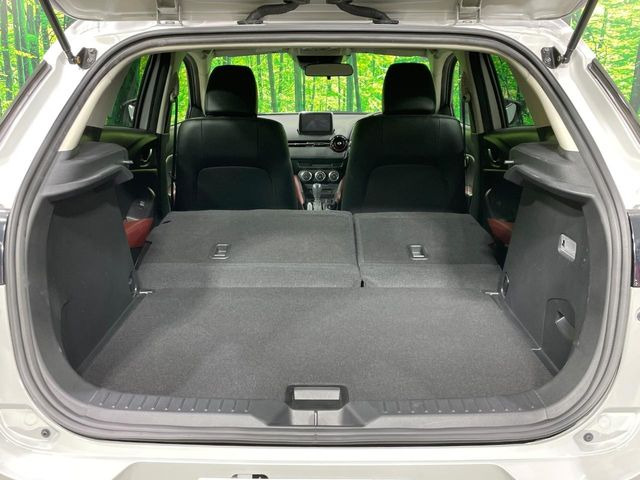 ���i�̂���������ʋ΁A���}���ɏ\���ȉ׎��X�y�[�X���m�ۂ��Ă���܂��B�Z�J���h�V�[�g��|���ƁA�傫�ȉו��̐ύڂ��\�ł���