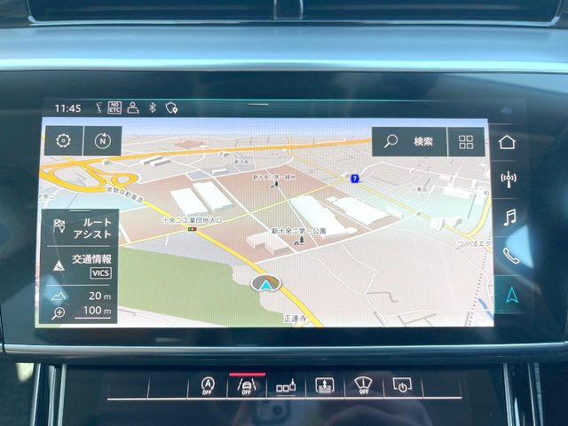 ��AUDI�����i�r:��̊��̂���i�r�́A����������ԓ������o���Ă���܂��BBluetooth�Đ��ȂǃI�[�f�B�I�@�\���[�����Ă���܂��̂ŁA�^�]�����y���߂܂���