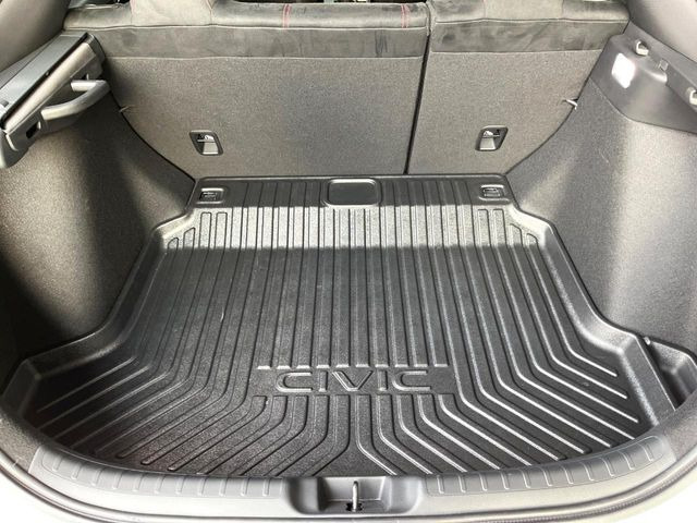 ���i�̂���������ʋ΁A���}���ɏ\���ȉ׎��X�y�[�X���m�ۂ��Ă���܂��B