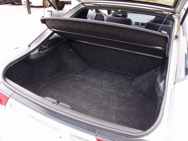 ���Ђ̓h�A�̃q���W����/�e�������/�t���A�}�b�g�ȂǁA�ׂ��ȏ����Y��ɃN���[�j���O�v���܂��B�V�Ԃ��낵���Ă̂悤�ȋP������ԗ������q�l�ɂ��[�Ԃ����Ē����܂��B�������̂��q�l�������S���Ă������������܂�