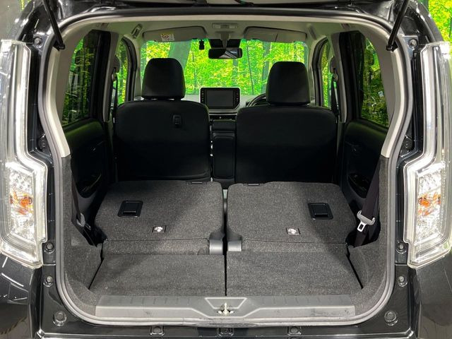 ���i�̂���������ʋ΁A���}���ɏ\���ȉ׎��X�y�[�X���m�ۂ��Ă���܂��B�Z�J���h�V�[�g��|���ƁA�傫�ȉו��̐ύڂ��\�ł���