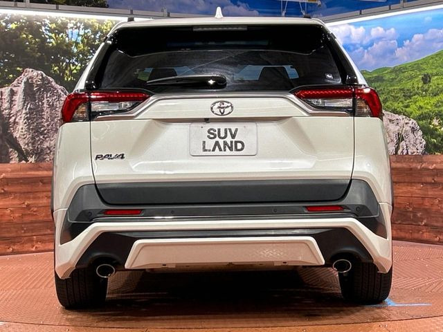 安心の最長10年・走行無制限保証(有償)をご用意。保証内容も充実はもちろん、無料点検&オイル交換や、年中無休の全国・24時間ロードサービスも付帯されておりますのでご安心下さい。