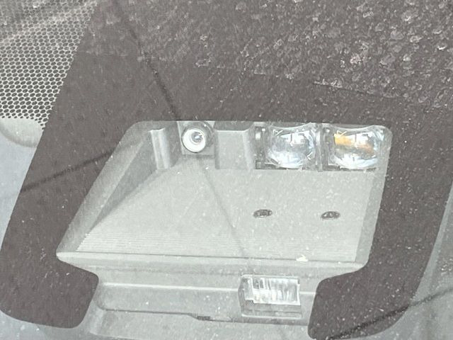 �y�g���^�Z�[�t�e�B�Z���X�z���s���ɑO���̎ԗ�����F�����A�Փ˂������Ȏ��͌x��ƃu���[�L�ŏՓˉ���Ɣ�Q�y�����A�V�X�g�B�����S�Ƀh���C�u�����y���݂��������܂��B