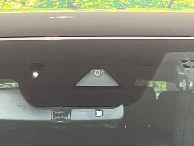 �yi-ACTIVESENSE�z���s���ɑO���̎ԗ�����F�����A�Փ˂������Ȏ��͌x��ƃu���[�L�ŏՓˉ���Ɣ�Q�y�����A�V�X�g�B�����S�Ƀh���C�u�����y���݂��������܂��B