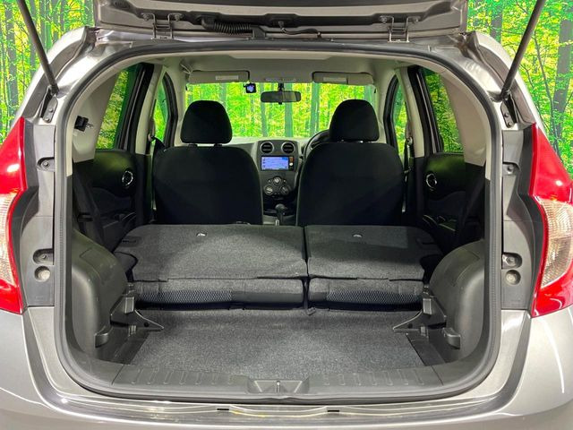 ���i�̂���������ʋ΁A���}���ɏ\���ȉ׎��X�y�[�X���m�ۂ��Ă���܂��B�Z�J���h�V�[�g��|���ƁA�傫�ȉו��̐ύڂ��\�ł���