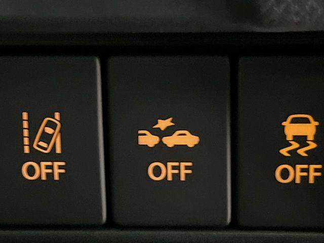 �y�X�Y�L �Z�[�t�e�B�T�|�[�g�z���s���ɑO���̎ԗ�����F�����A�Փ˂������Ȏ��͌x��ƃu���[�L�ŏՓˉ���Ɣ�Q�y�����A�V�X�g�B�����S�Ƀh���C�u�����y���݂��������܂��B