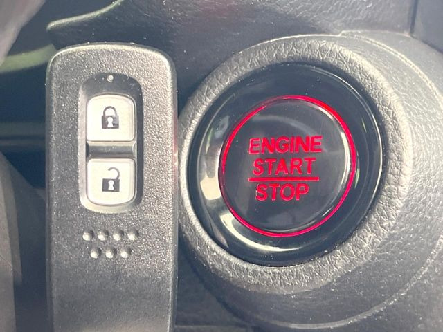 �yHonda�X�}�[�g�L�[�z�J�o����|�P�b�g�ɓ��ꂽ�܂܂ł��h�A�̎{���E�������\�ȃX�}�[�g�L�[�𑕔��B�G���W���̃I���E�I�t�����J�M�����o���K�v����������Ƃ��Ă��֗��ł���