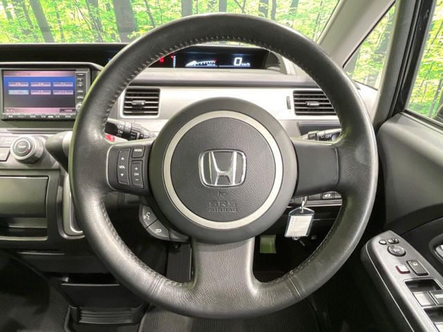 �y�����v�����X�e�A�����O�z�㎿�Ȋv���g�p���邱�ƂŁA��ɂ����������݂ƂĂ��^�]���₷���n���h���ł���