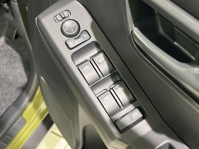 �y�d���i�[�~���[�z�T�C�h�~���[�͓d���i�[���ƂȂ��Ă���A�������ԏ�ł��L�Y�������X�N��}�����܂��B