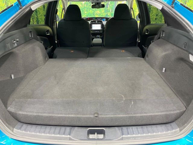 ラゲッジルームは、大容量のスペースを確保。普段のお買い物からレジャーまで、幅広く活躍してくれます!また、リアシートを倒すことでバリエーション豊かにお使いいただけます。