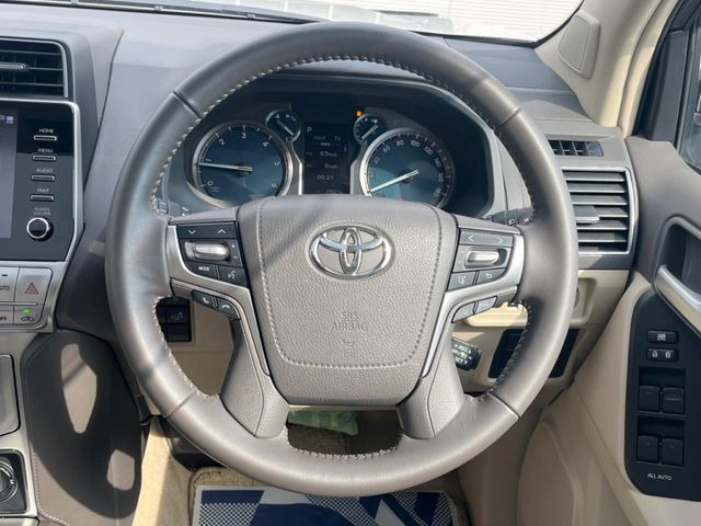 �y�����v�����X�e�A�����O�z�㎿�Ȋv���g�p���邱�ƂŁA��ɂ����������݂ƂĂ��^�]���₷���n���h���ł���