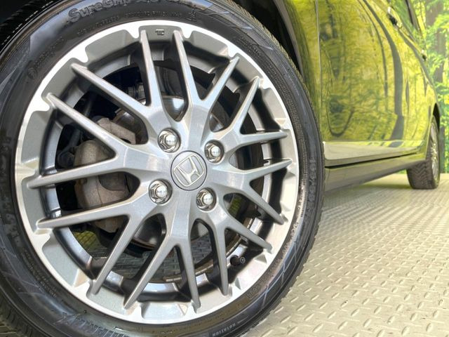 �y�����A���~�z�C�[���z�O�ςɃ}�b�`���������A���~�z�C�[���𑕒����Ă���܂��B�e��ЊO�A���~�z�C�[����A�X�^�b�h���X�^�C�����戵�����Ă���܂��B���񂲑��k����������