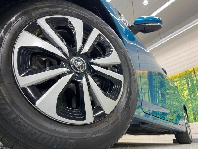 【純正アルミホイール】デザイン性の高い純正アルミホイールを装着しております。各種社外アルミホイールや、スタッドレスタイヤも取扱いしております。是非ご相談ください♪