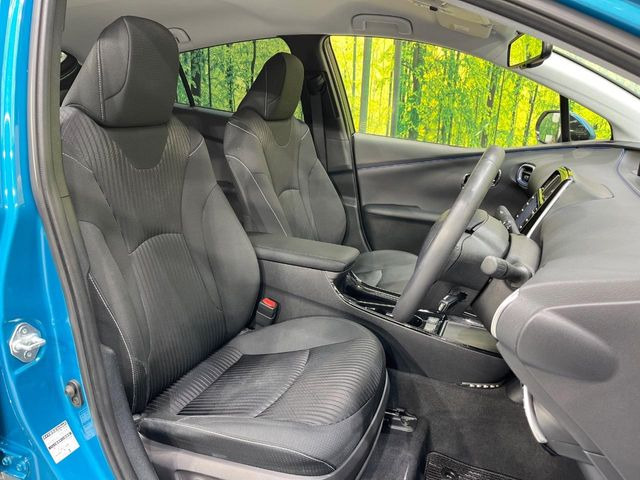 運転席シート廻りは使用感も少なく、良好な状態となっています。前オーナー様が丁寧に使っていたことがよくわかりますね。